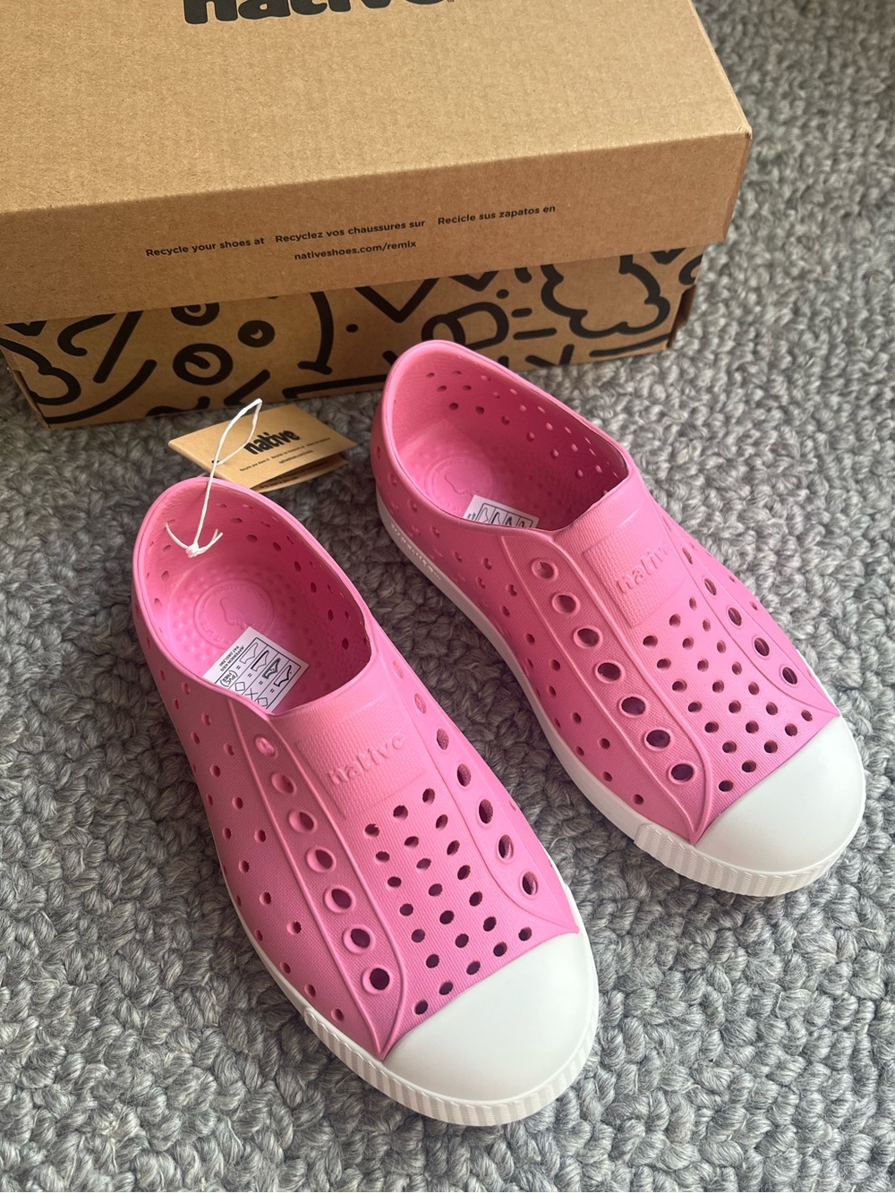 Native Kids Jefferson Water Shoes in Malibu Pink with White Toe NEW